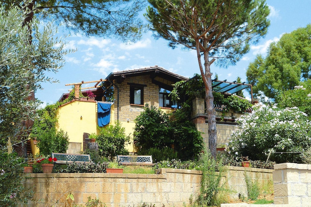 Family Apartment in Guardistallo With Pool