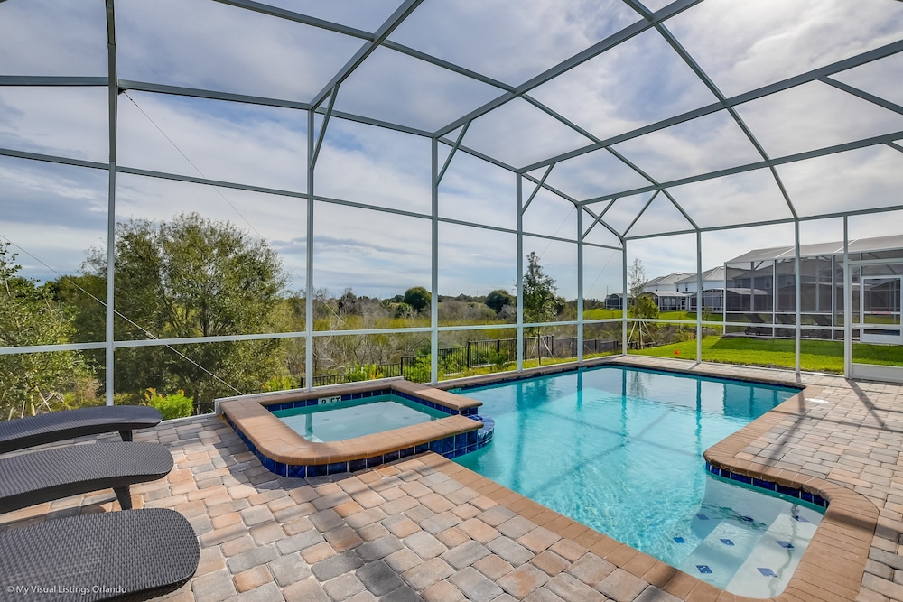 6 Bedroom 6 Bathroom Villa - Image 4