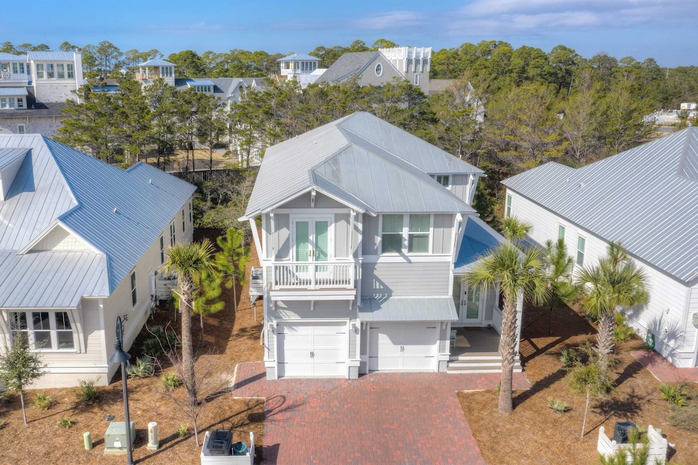 Coconut Cove by Avantstay Deck w/ Hot Tub, Access to 2 Pools