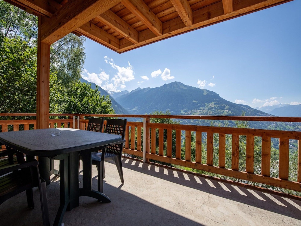 Spacious Chalet With Patio Facing Mountains