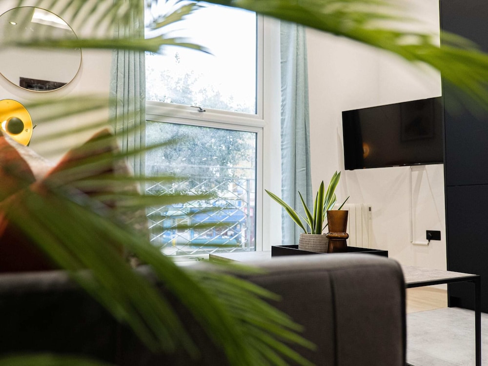 Discover Angel Central Two Bedroom by Belvilla