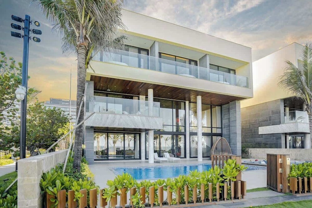 All Inclusive Luxury: Private Beachfront Paradise