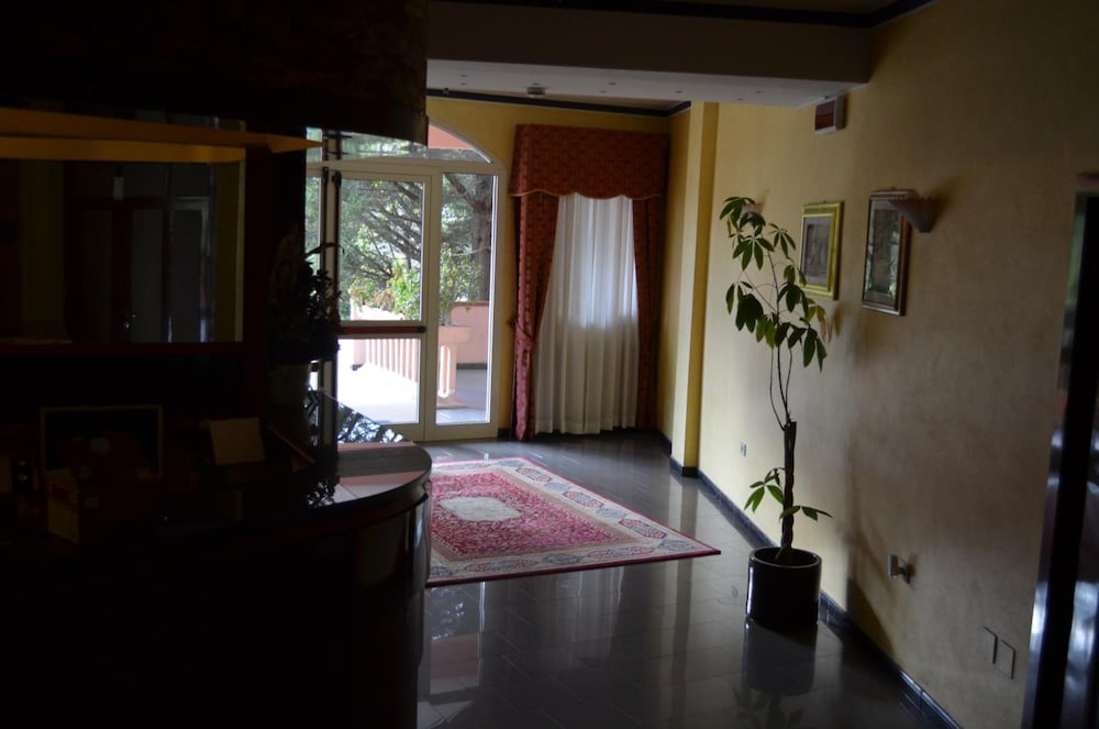 Lobby & Reception