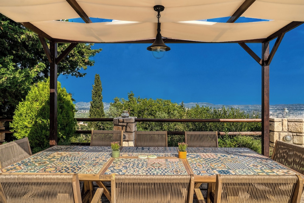 Amorosa Villas