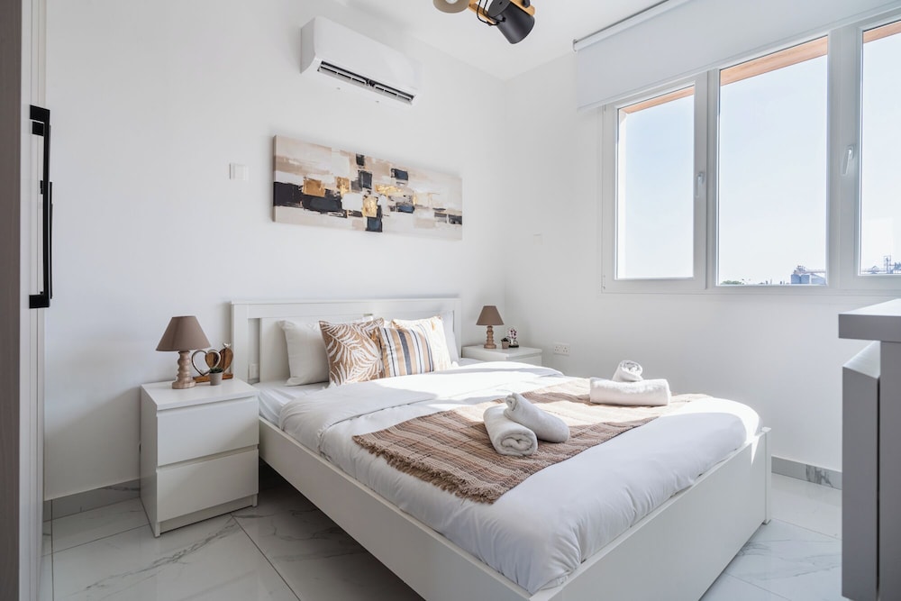 Doria 2-Bedroom Apartment & Balcony in Larnaca