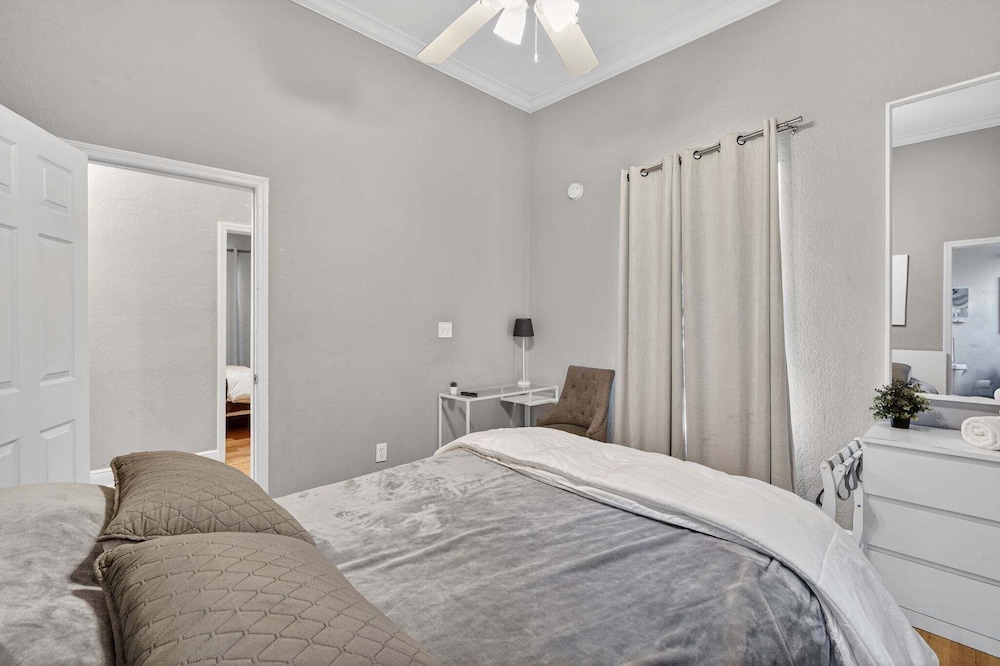 Modern Tampa Home Near Ybor And Downtown 3 Bedroom Home