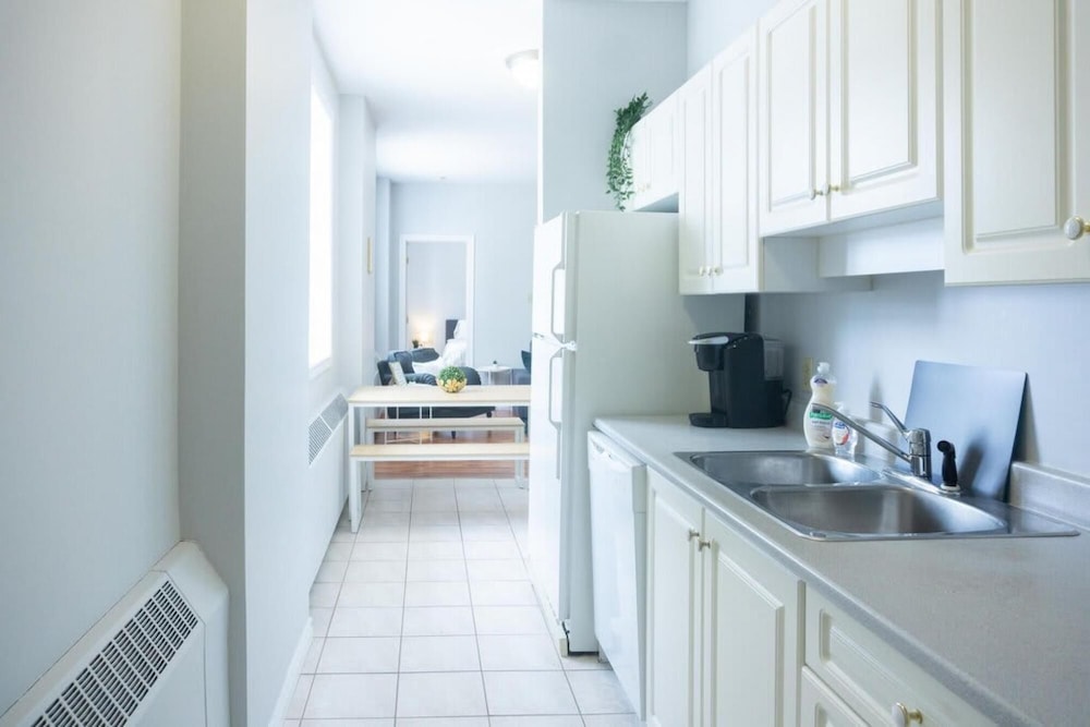 Saint John Vacations - 2BR Condo in Heart of Uptown Coffee Wifi - Property Image 4