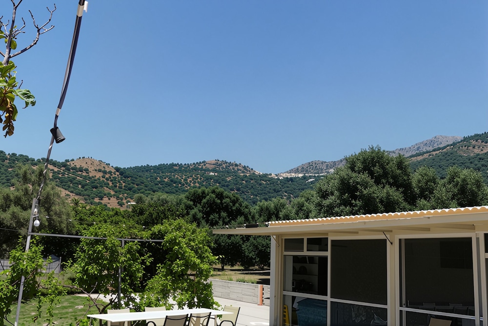 Antonis Apts - Physio Fitness Retreats