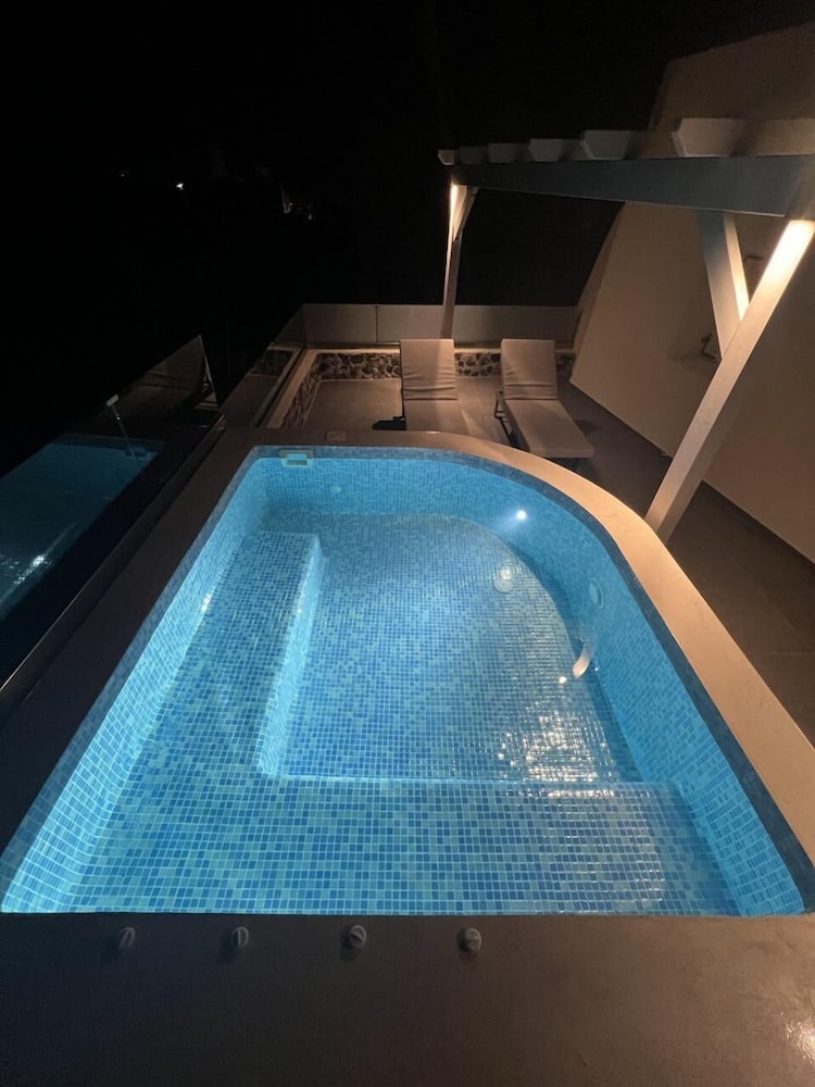 New Villa Sostis