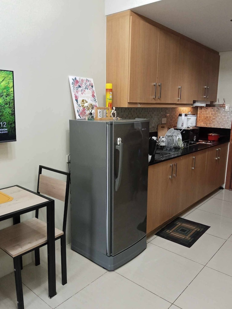 Serene Pasay Getaway - Entire Apartment for Rent
