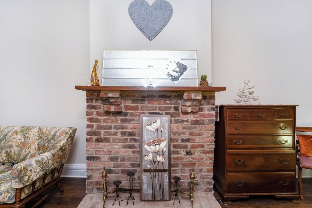 Central 4BR Historic Gem Near Colleges