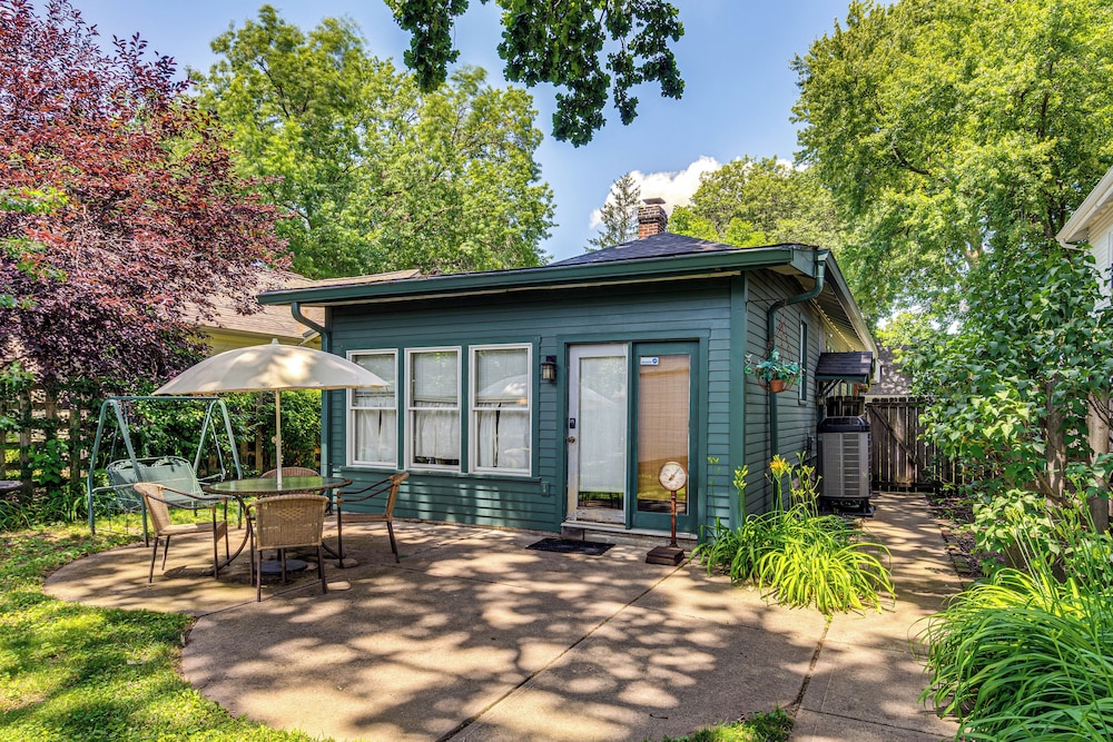 1/2 Mi to Indy Motor Speedway: Home w/ Yard!