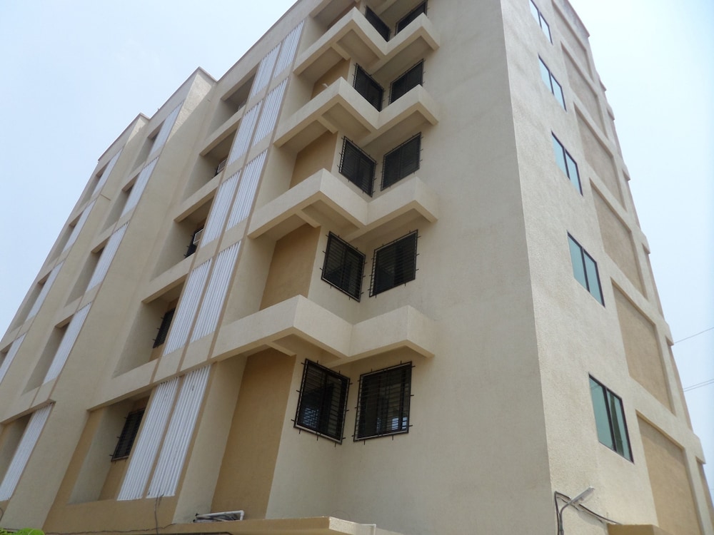 Riya Raj Hotel