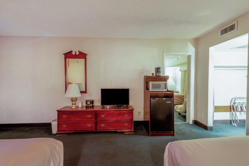 Royal Holiday Motel By Belvilla Gallup I-40