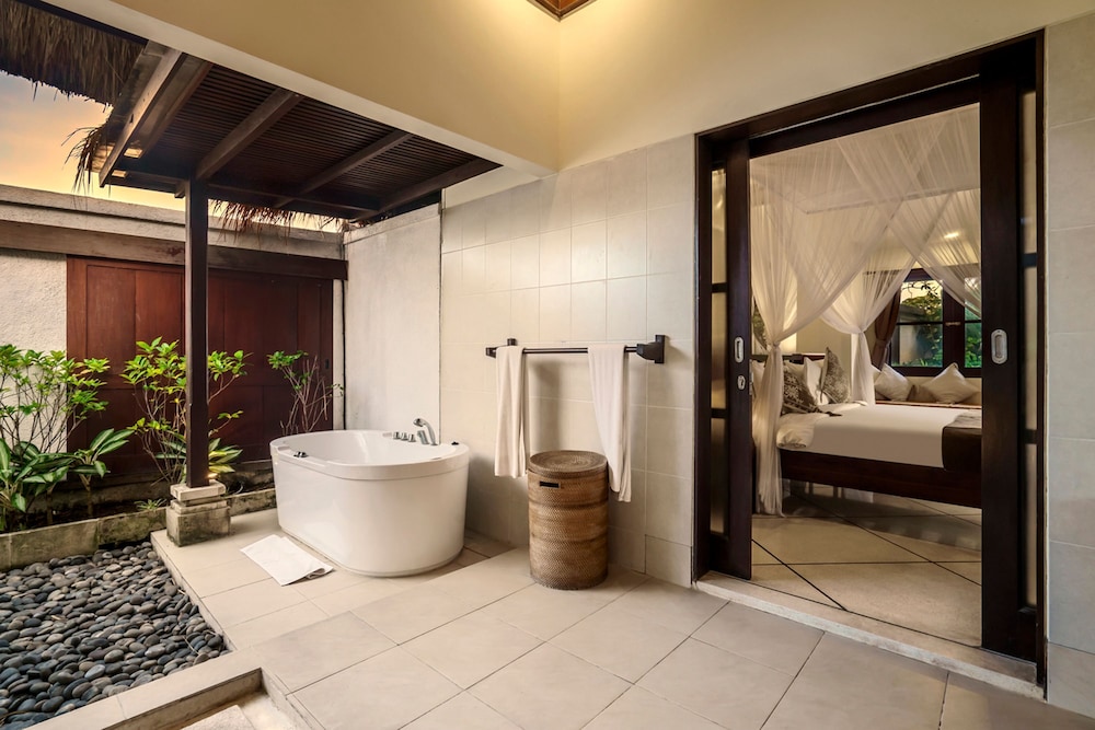 Villa Gading by Alfred in Bali - Stunning 4BD Villa in the Heart of Seminyak Beach