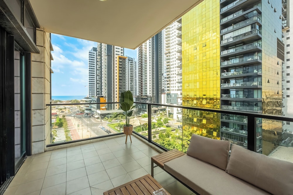 Luxury Tower 3BR Beach View High Floor