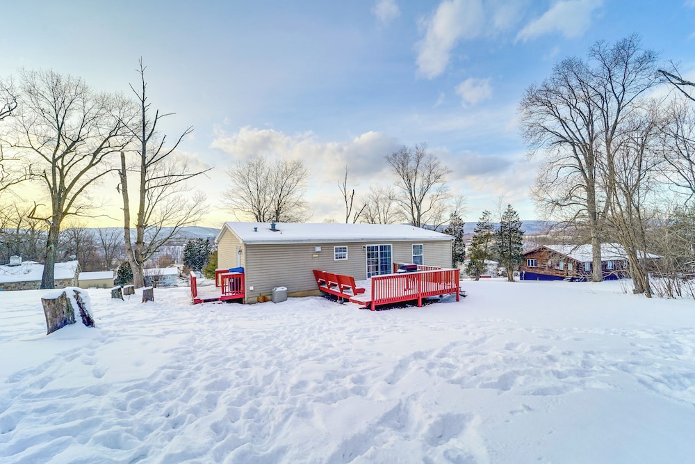 Half-mi to Lakemont Park: Family-friendly Home!