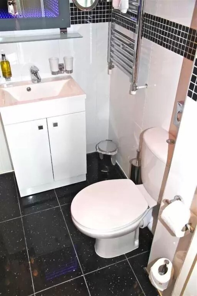 Crompton Guest House, photo 40