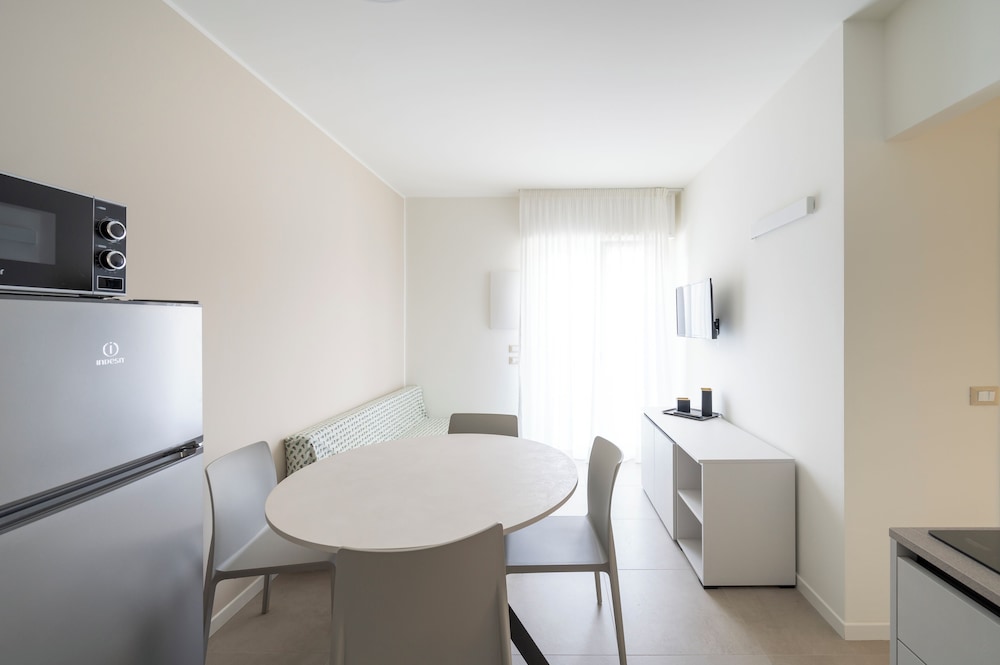 Elegant and Luminous Apartment With Terrace