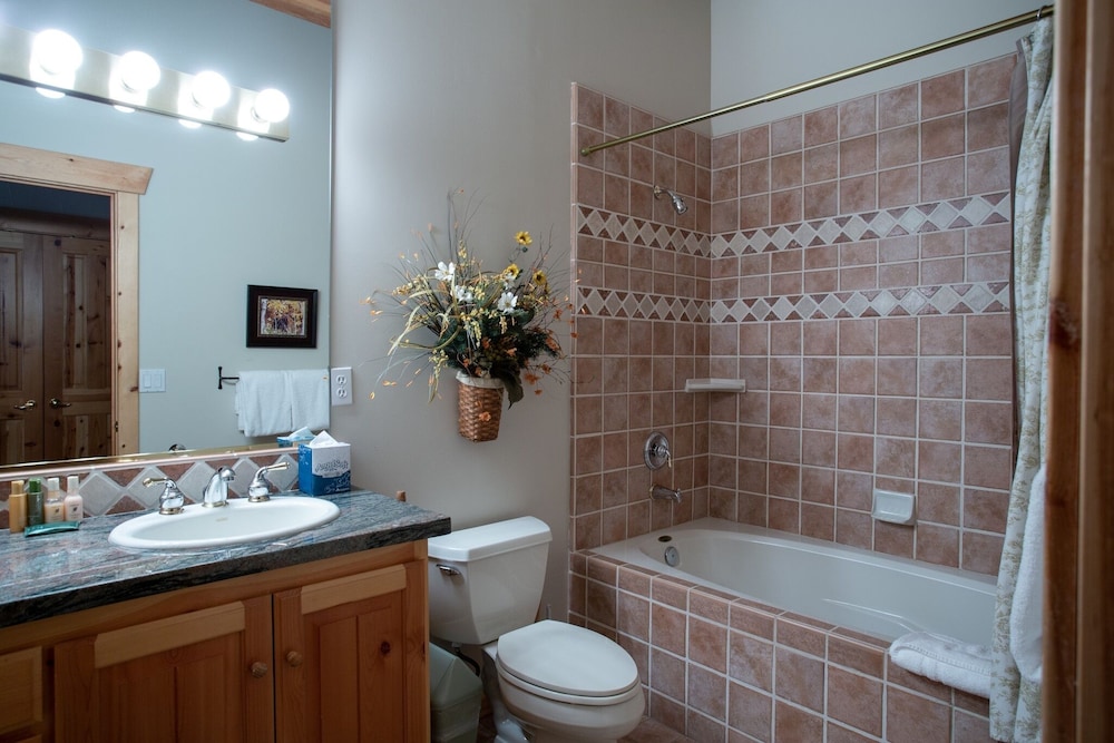 Bristlecone at Deer Valley Resort - Three Bedroom Condo with Loft and Hot Tub #504 3 Condo