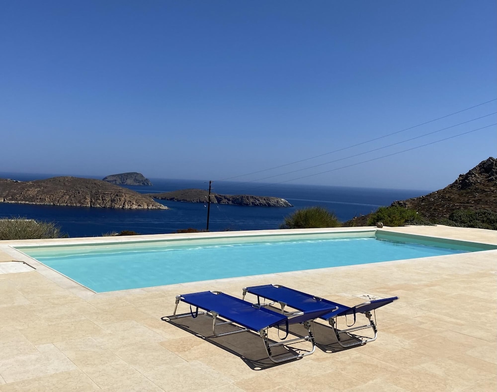 An Amazing Stone Villa-b in Serifos w Shared Pool