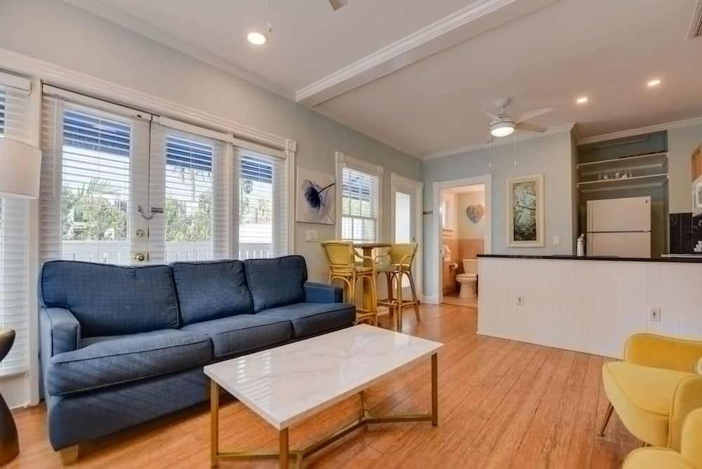 Poolside Suite by Brightwild Pvt Pool Parking view 2