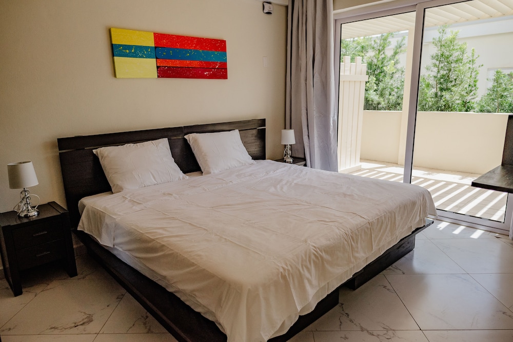 Brand new 2-bedroom Apartment 2 km From Eagle Beach