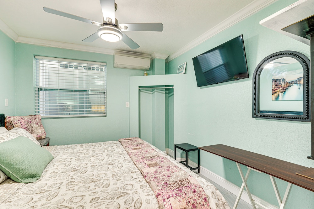 Steps to Shore: Walkable Clearwater Beach Condo
