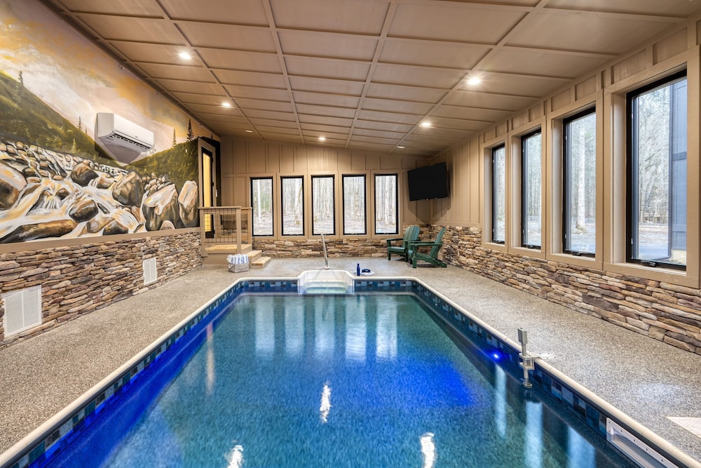 Indoor Pool Hot Tub Firepit Theater All-season Retreat Kings Crown by Avantstay