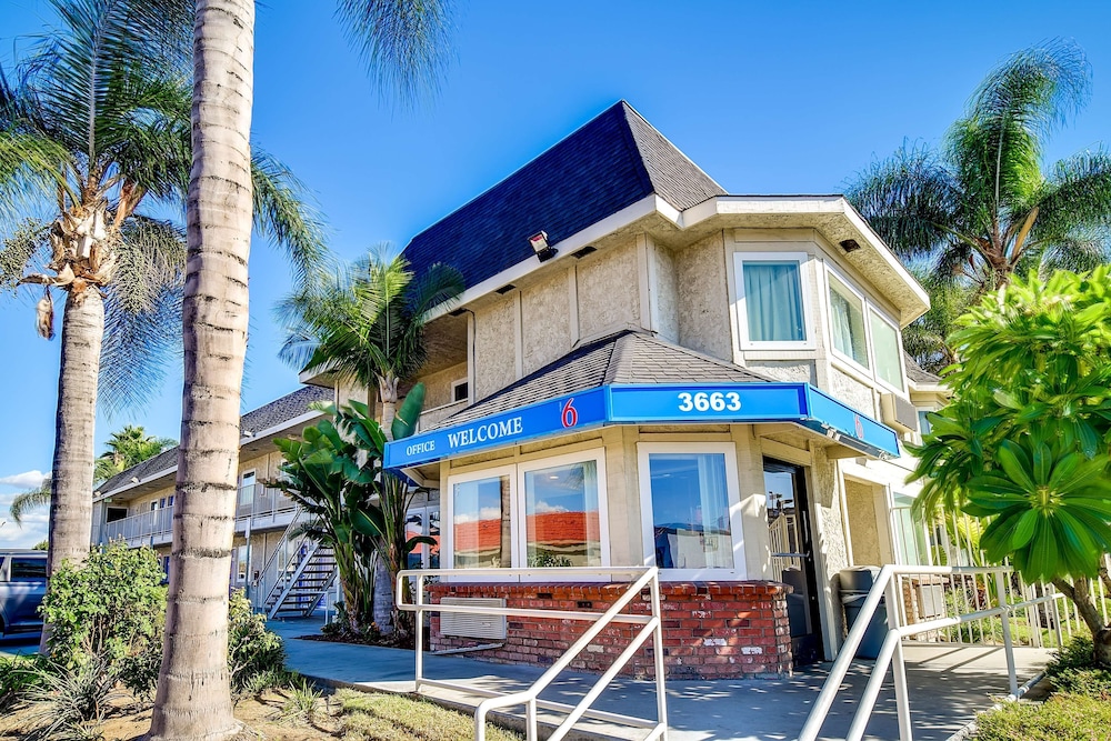 Motel 6 Riverside, CA - South