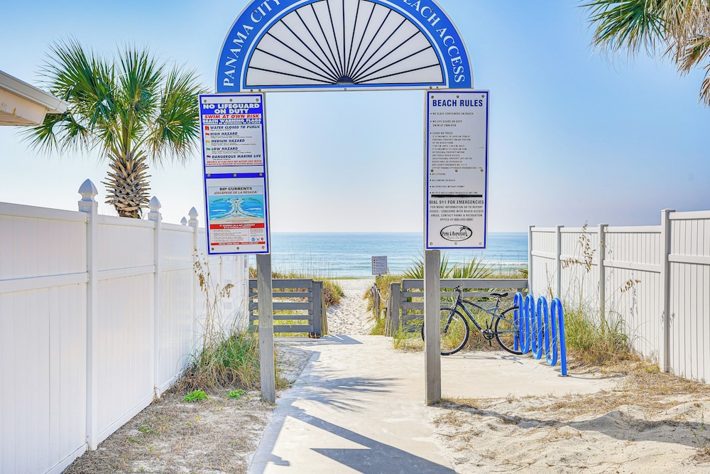 Walk to Beach: Condo w/ Balcony in Pcb!