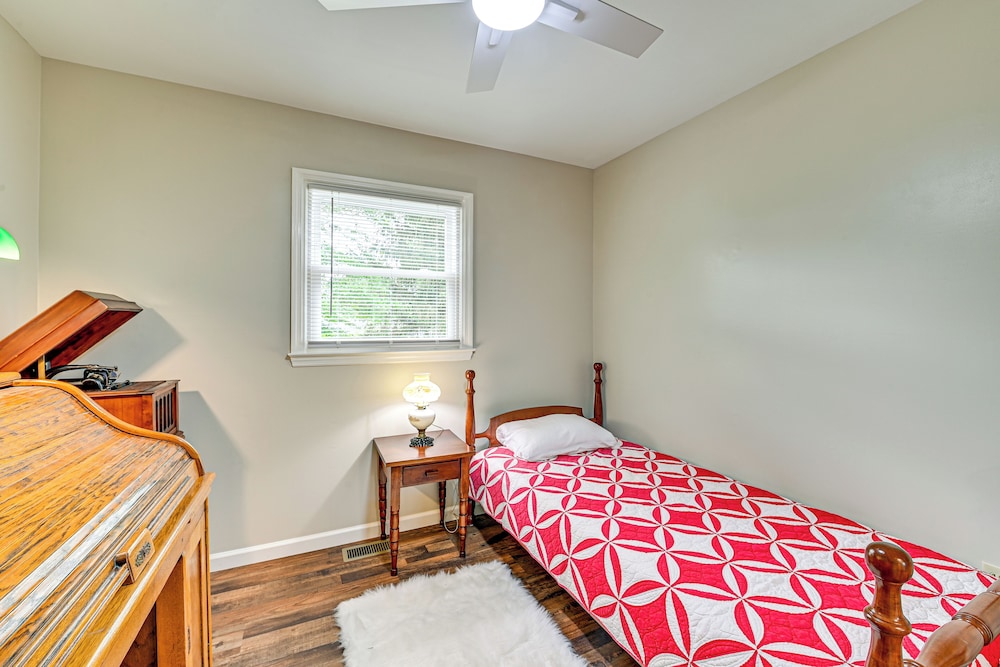 11 Mi to Danville: Family Home in Lancaster