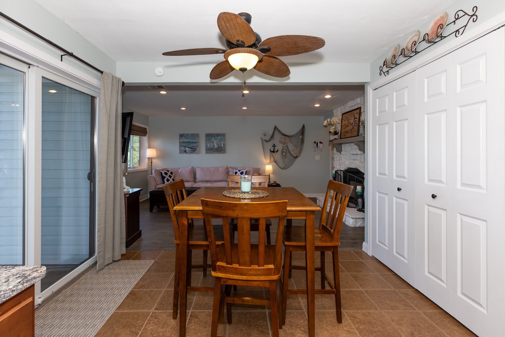 Pet-friendly Condo at Mm-19 w/ Boat Slip & Lake Views