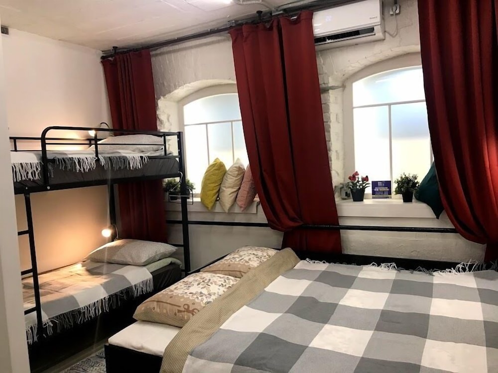Apartment in the center on Pologaya 17 view 5