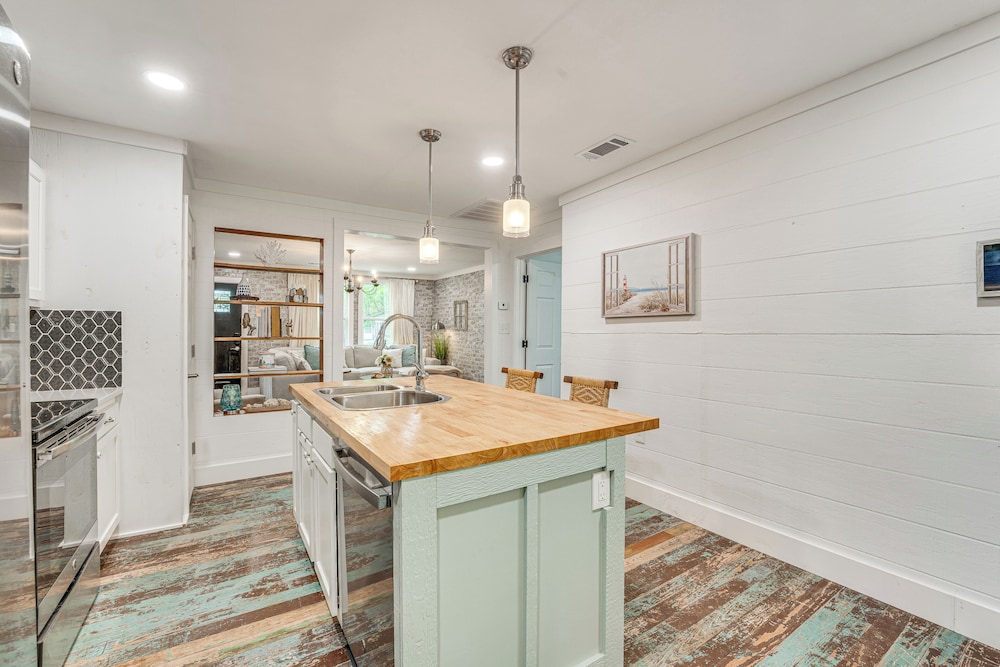 Walk to Boat Ramp: Newly Remodeled Seadrift Home!