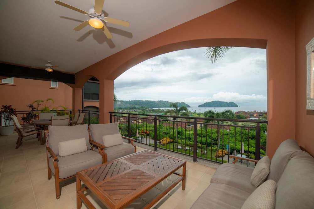 Altavista 5D 3 Bdr 2 bth Ocean View Condo