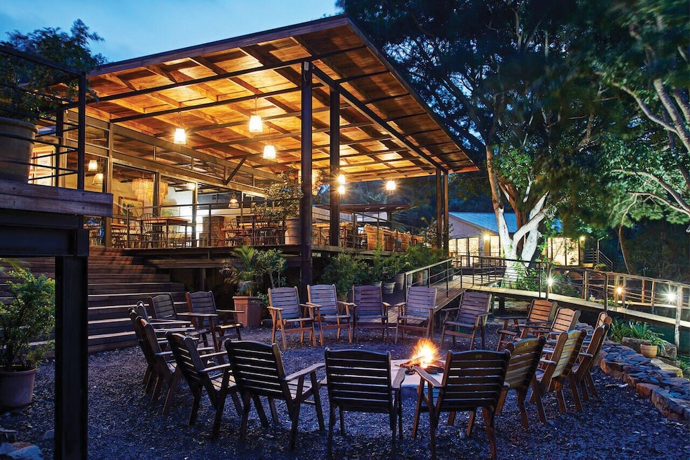Fugitives' Drift Lodge