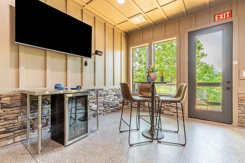 Rambling Ridge Lodge Endless Amenities Fun Indoor Pool Hot Tub A Arcade Game Room