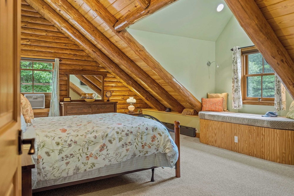 Bigwood Cabin Retreat Hot Tub, Game Room, Firepit Lounge & Private Yard