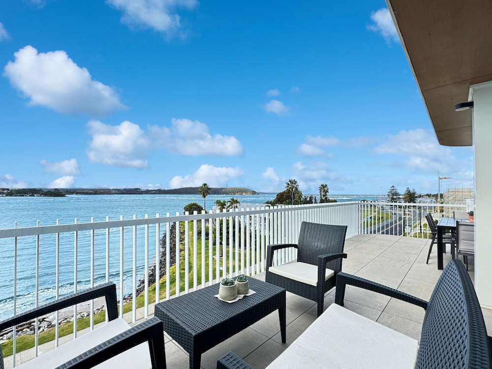 Deluxe 3-bed Unit With Views
