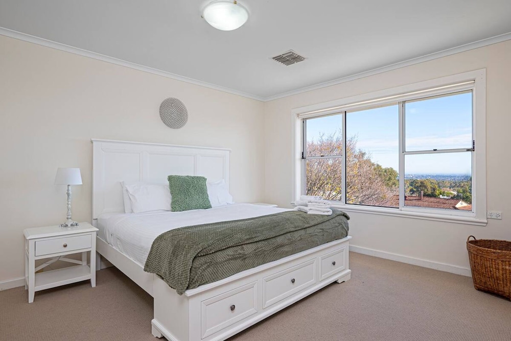 Cityscape Charm in Wattle Park