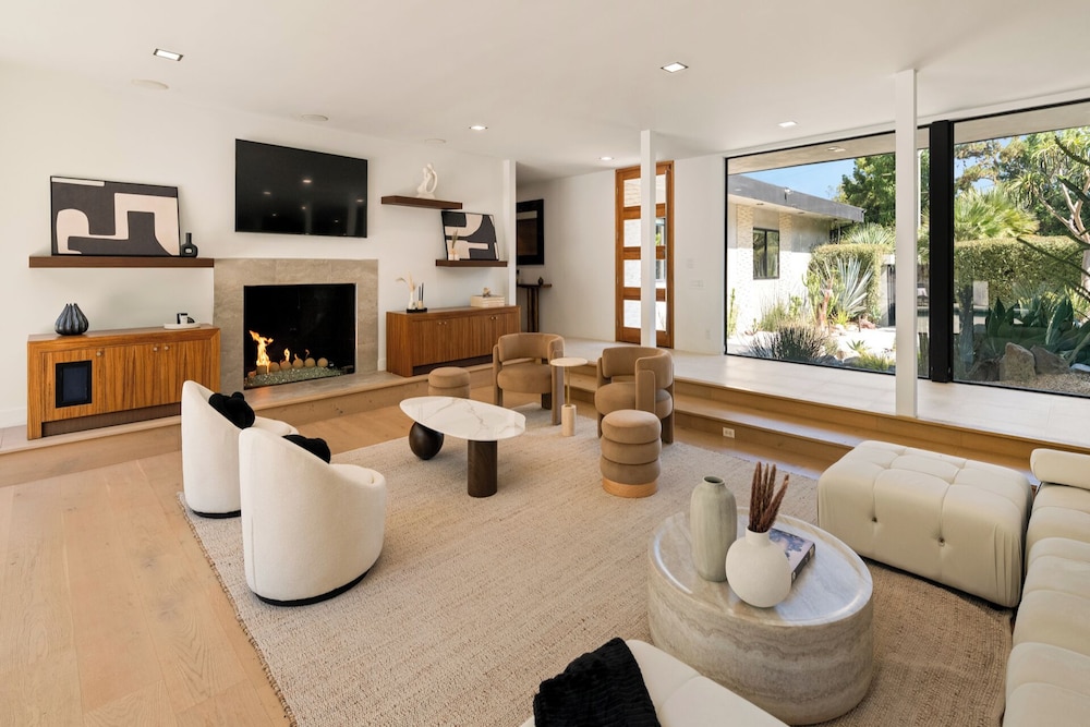 Valea Estate - Secluded Beverly Hills Retreat 1-acre Oasis