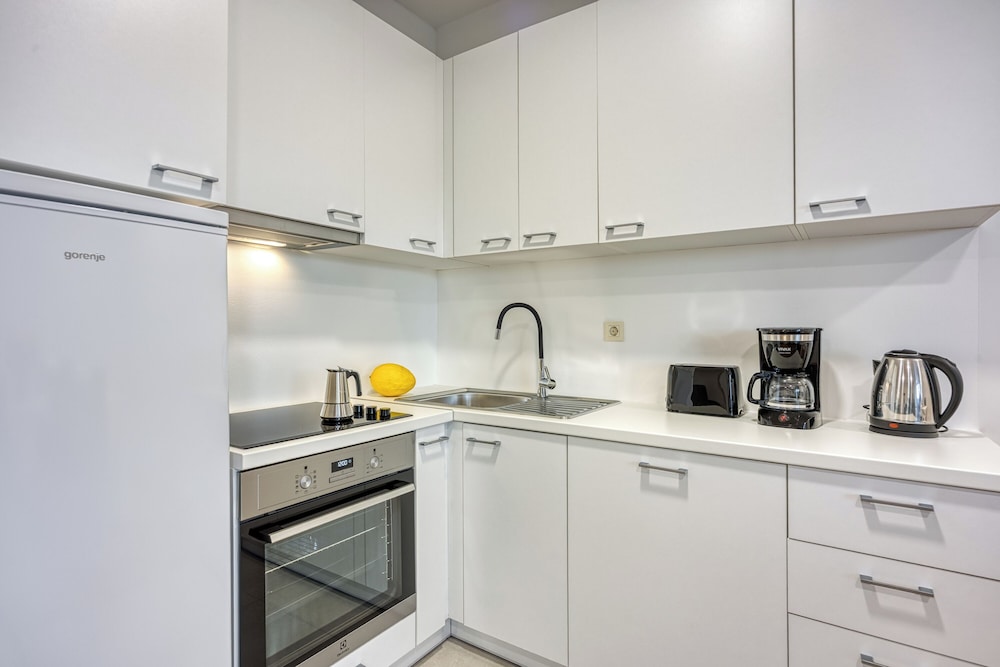 Cikat Bay Modern Apartment