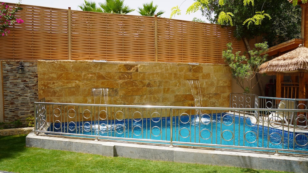 The Land Villas Ammaria