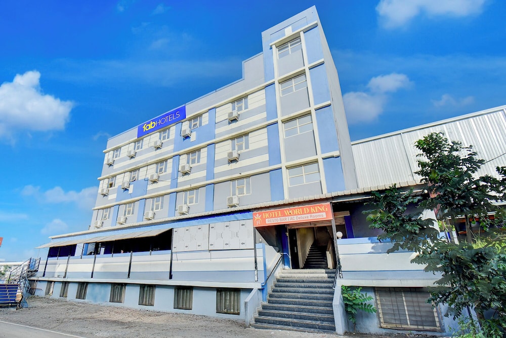 Fabhotel World King