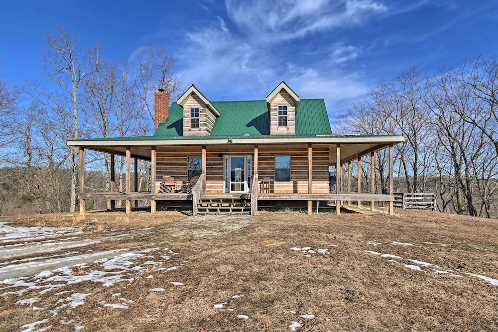 Quiet & Secluded Berea Cabin on 70-acre Farm!