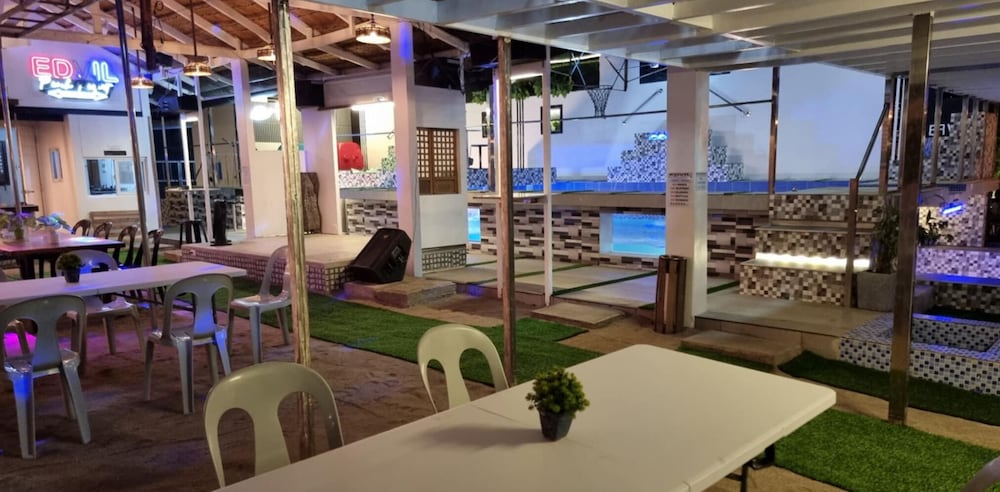 EDVIL BEACH RESORT AND JACUZZI POOL SPA