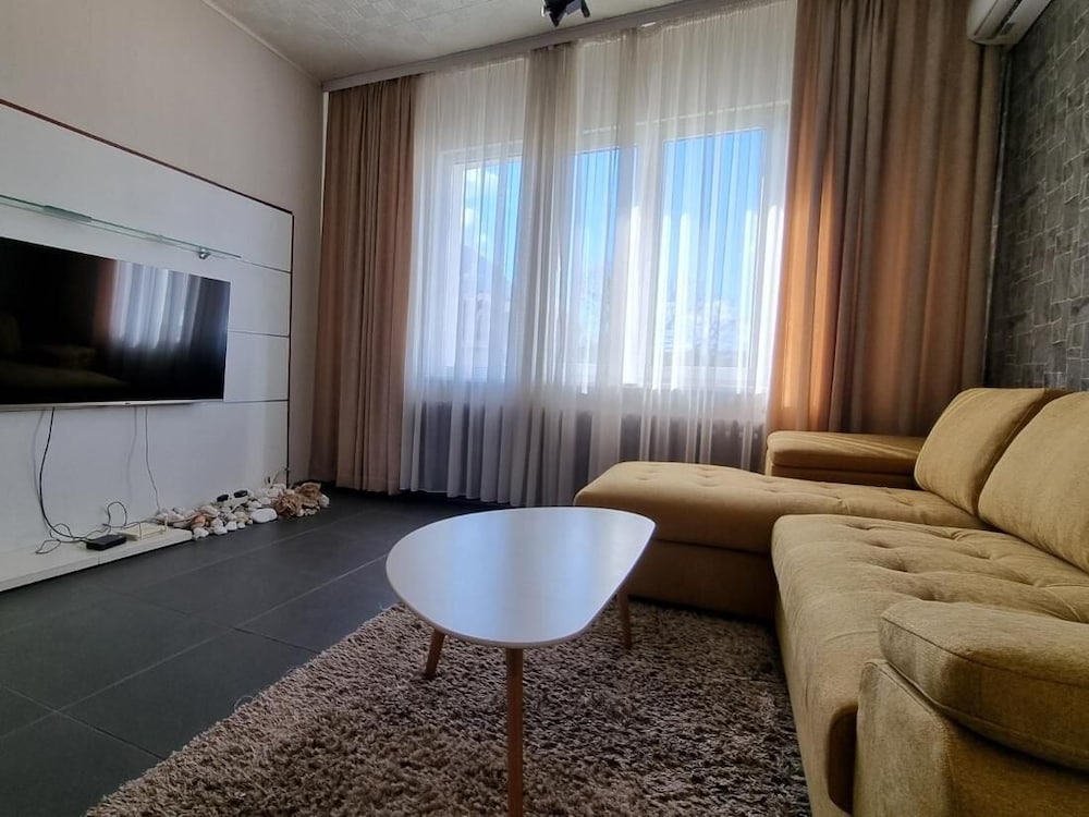 Central Apartment Shishman