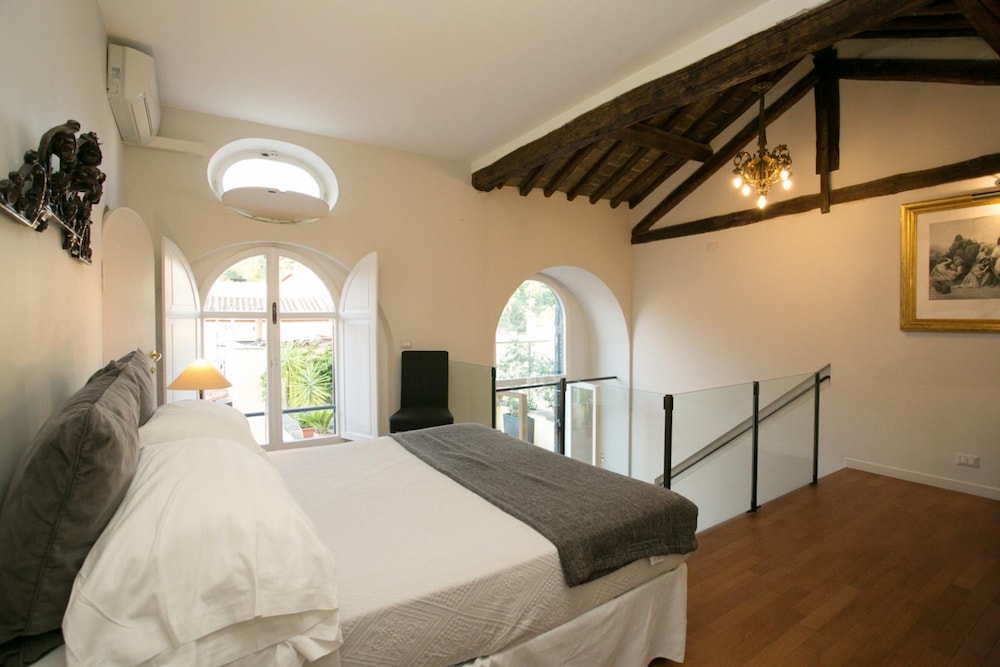 Your Prestigious Penthouse at the Spanish Steps
