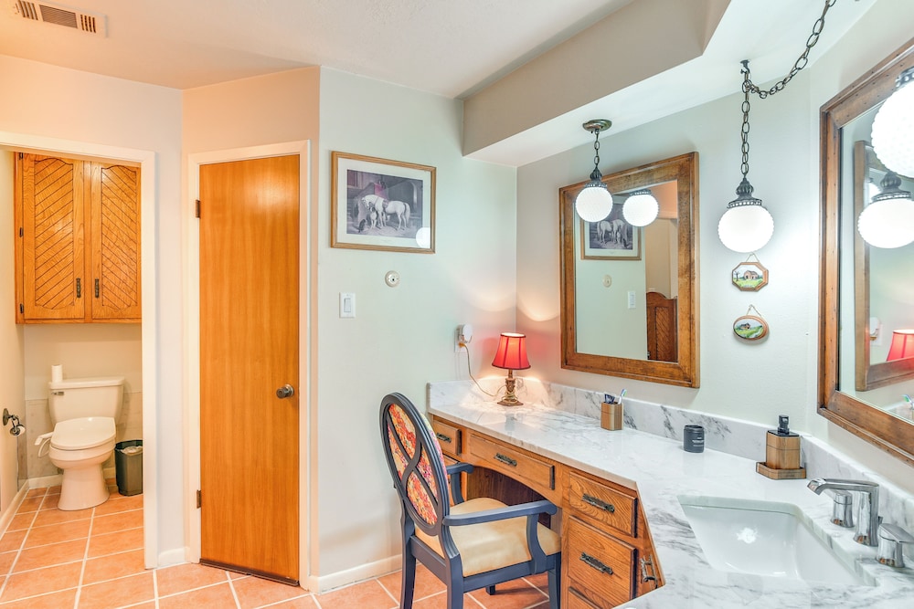 Family Home on 30 Acres in Manvel!